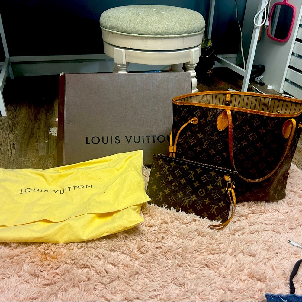 Louis Vuitton NeverFull MM, great condition!!